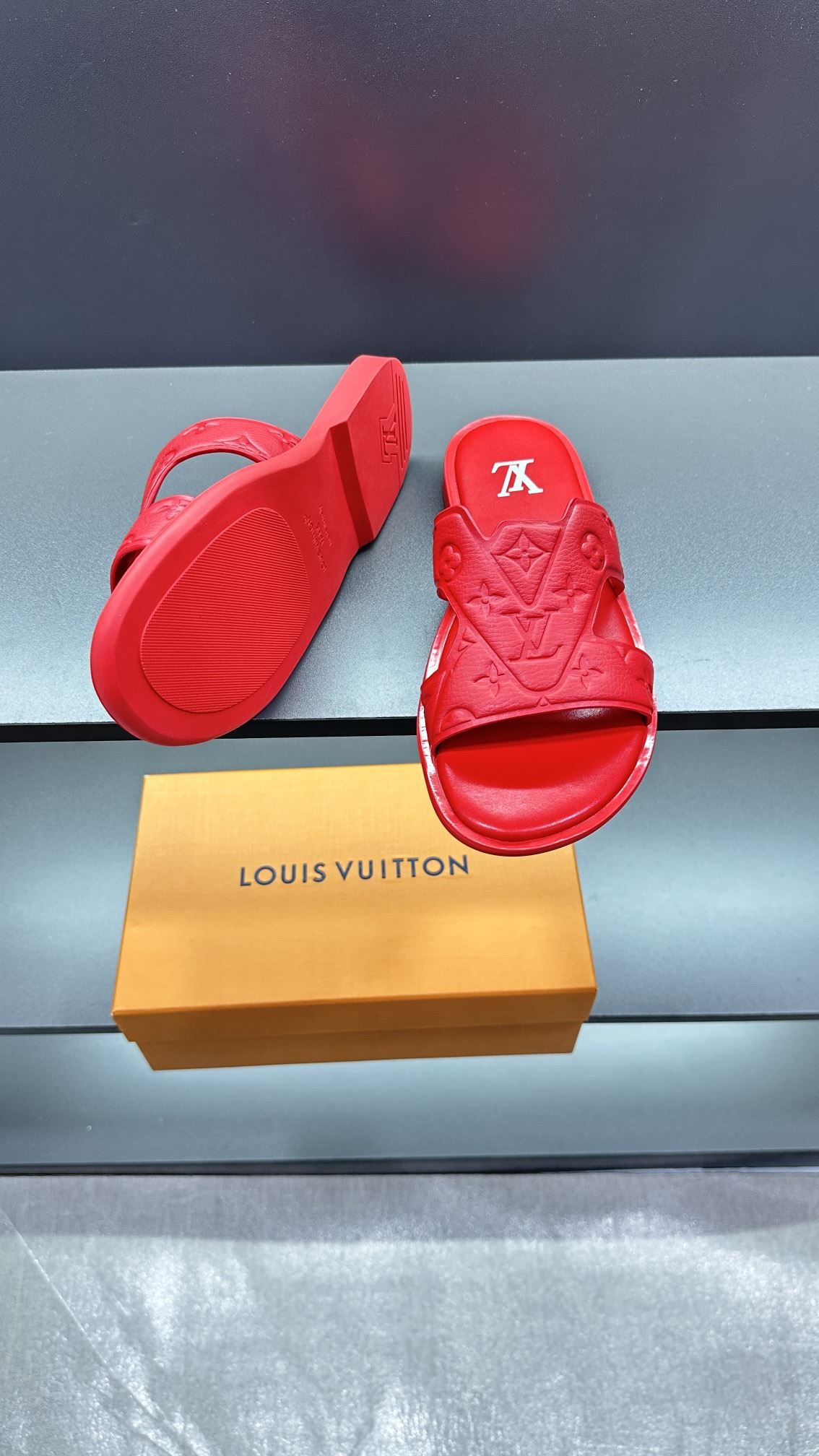 Louis Vuitton Slippers